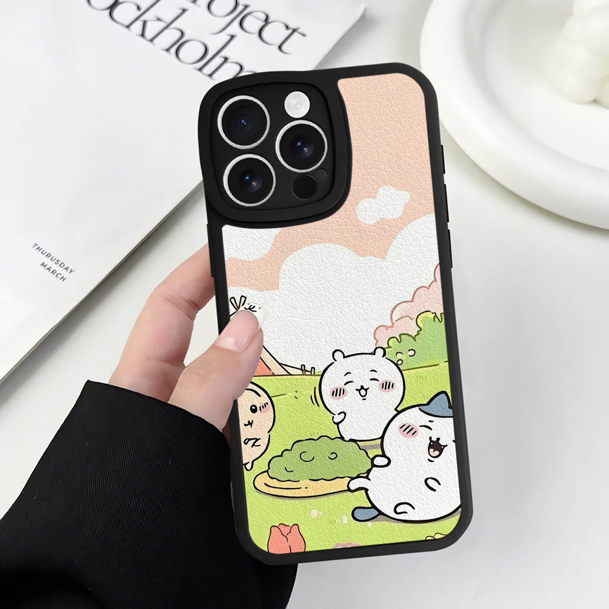 （画像用） ちいかわ Chii-kawa 【iPhone 16シリーズ対応】シリコンスマホケース（レザー調） 材質：シリコン